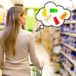 une femme faisant ses courses